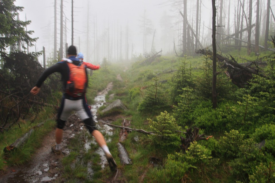 Němci se s tím v bahně nemažou. Ale hlavně že noc je konečně pryč. A taky už jsme za půlkou…